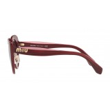 Miu Miu - Occhiali Miu Miu con Logo - Cat Eye - Marrone Sfumato Bordeaux - Occhiali da Sole - Miu Miu Eyewear