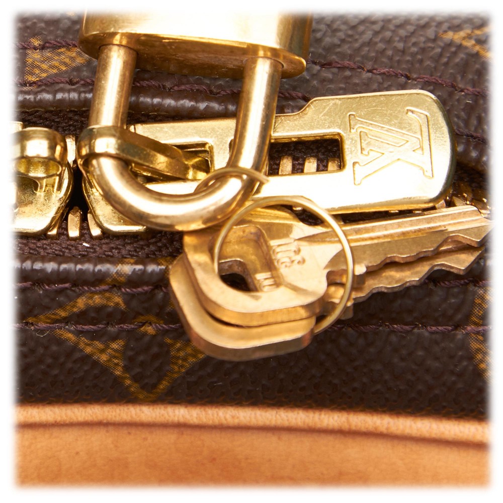 Excursion cloth handbag Louis Vuitton Brown in Cloth - 19696763