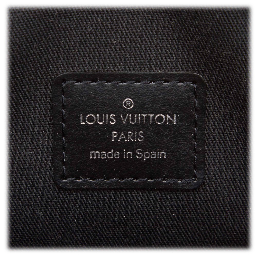 Louis Vuitton Kaluga Pochette Clutch Taiga Leather Black 149902292