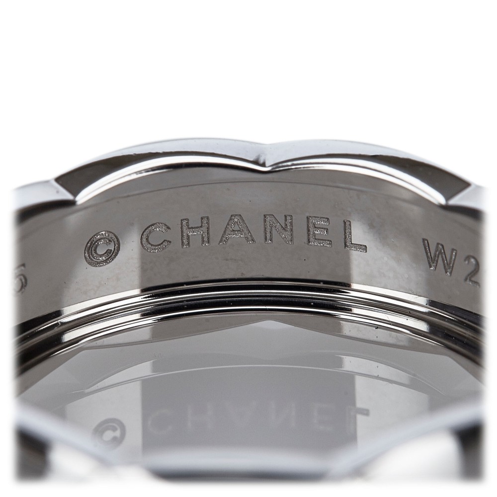 champagne and chanel ring box