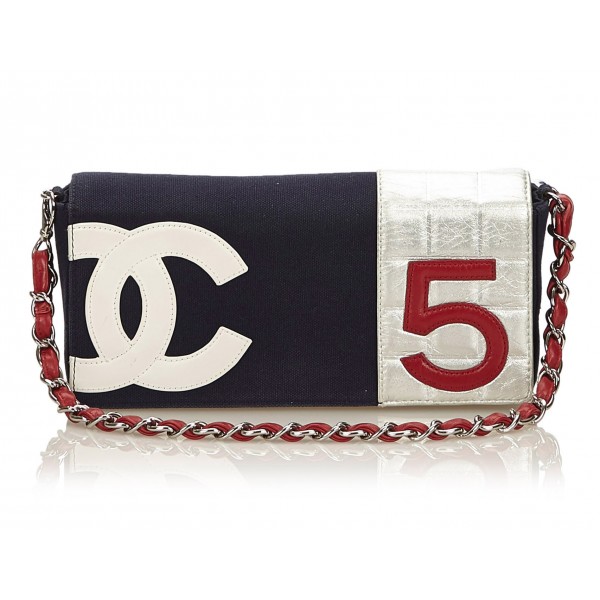 Chanel Black Quilted Grained Calfskin Mini Vanity With Chain Gold Hardware,  2021 Available For Immediate Sale At Sotheby's