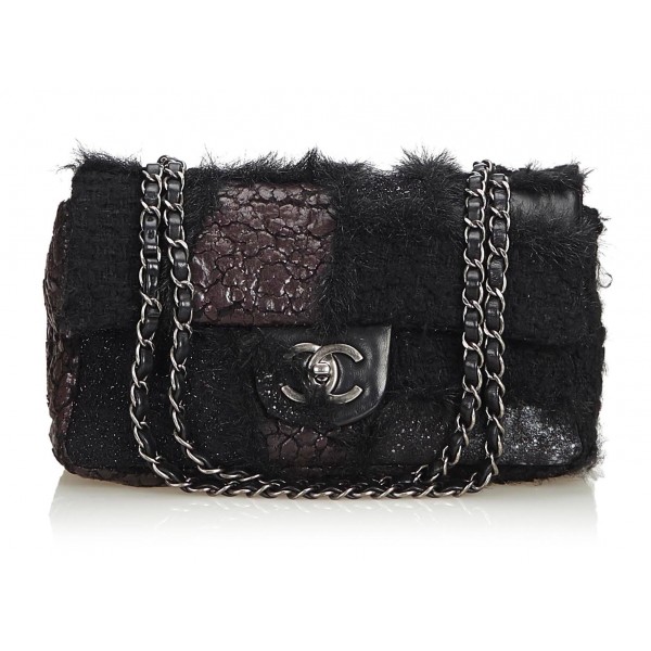 CHANEL Black Quilted Lambskin Vintage Medium Leather Logo Flap Bag