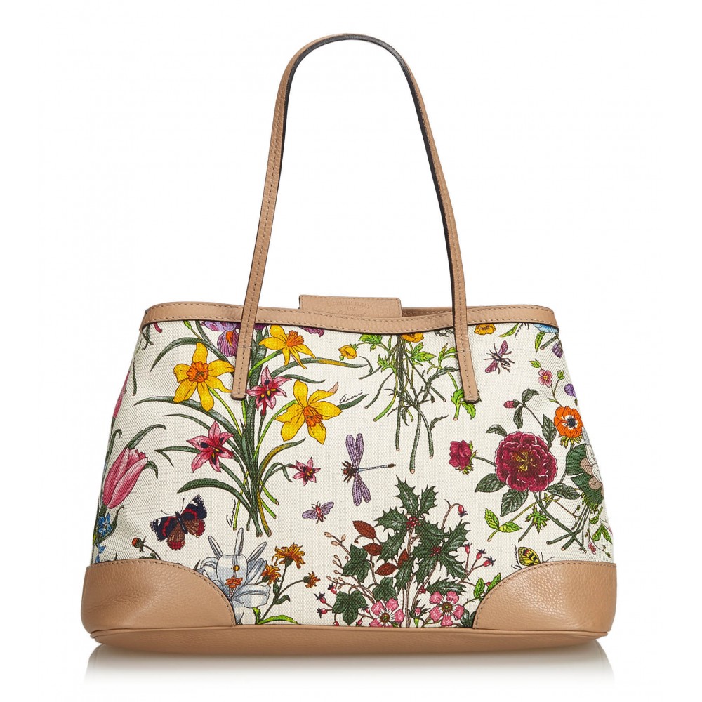 Women's Gucci Soft Gg Blooms Tote ($1,350) ❤ liked on Polyvore featuring  bags, handbags, tote bags, bolsos, gucci, flor… | Gucci floral tote, Floral  tote bags, Bags