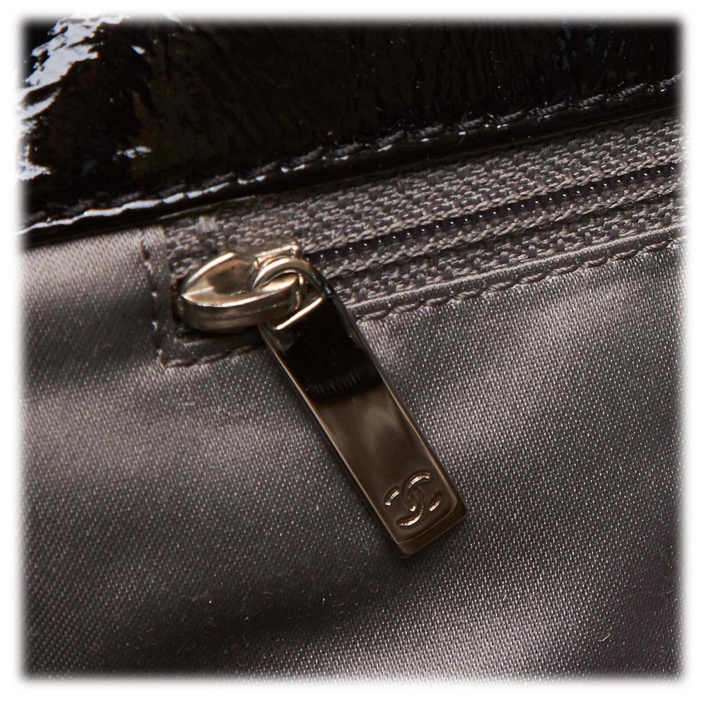 CHANEL Black Calfskin Luxe Ligne Accordion Leather Shoulder Strap Flap Bag  Silve
