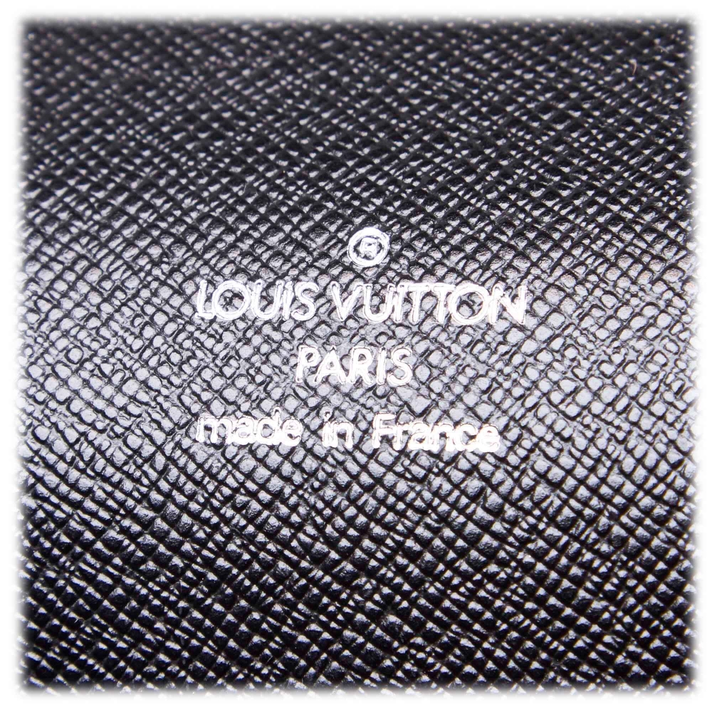 Louis Vuitton Black Taiga Porte-Document Angara Briefcase Leather  ref.140106 - Joli Closet