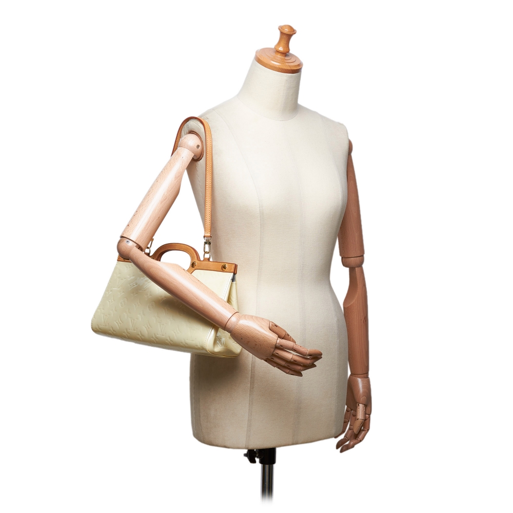 LOUIS VUITTON Cream Vernis Leather Roxbury Drive Bag