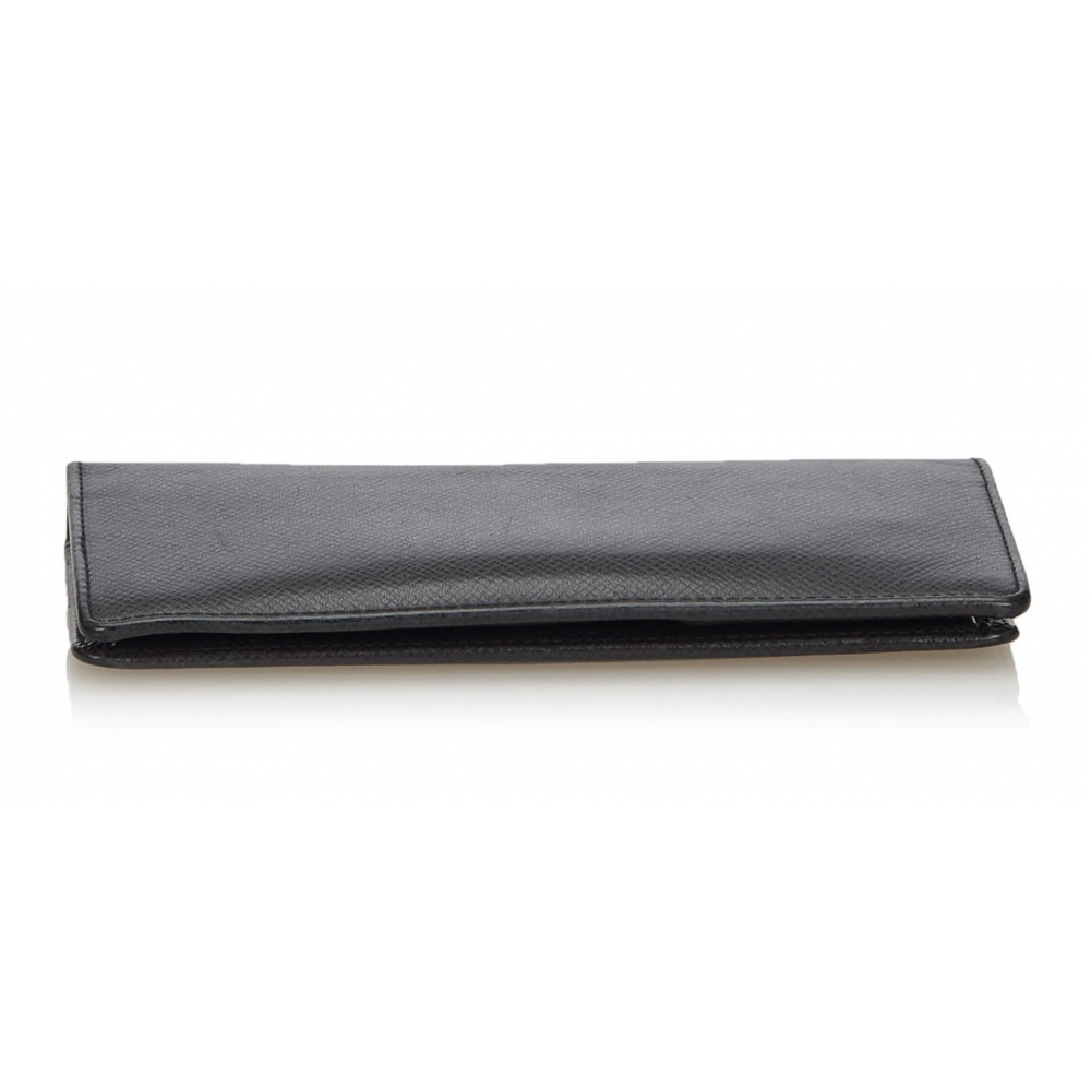 Louis Vuitton Portefeuille Brazza Taiga Leather Bifold Wallet Black M32572