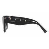 Valentino - Occhiale da Sole Squadrato in Acetato con Stud - Nero - Valentino Eyewear