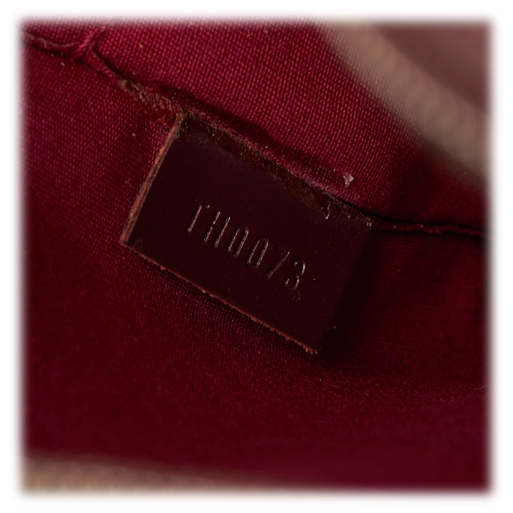 Louis Vuitton Monogram Glace Shelton (SHG-8ywIEt) – LuxeDH