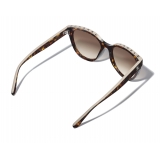 Chanel - Occhiali a Farfalla da Sole - Tartaruga Scuro Marrone - Chanel Eyewear