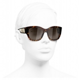 Chanel - Occhiali a Farfalla da Sole - Tartaruga Scuro Oro Bianco - Chanel Eyewear