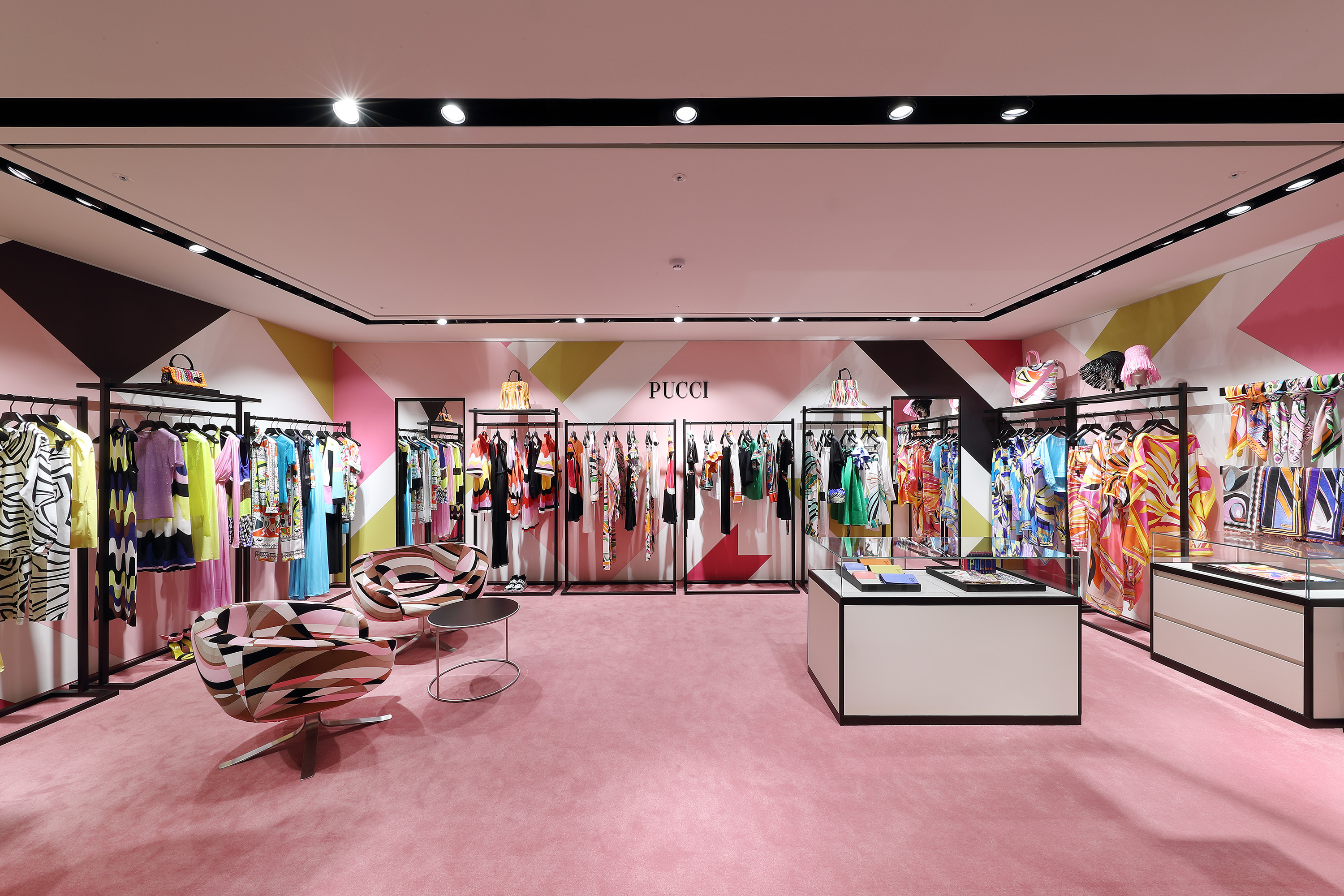 Emilio Pucci Store Ginza Stock Photo - Download Image Now - Beauty, Brand  Name, Building Exterior - iStock